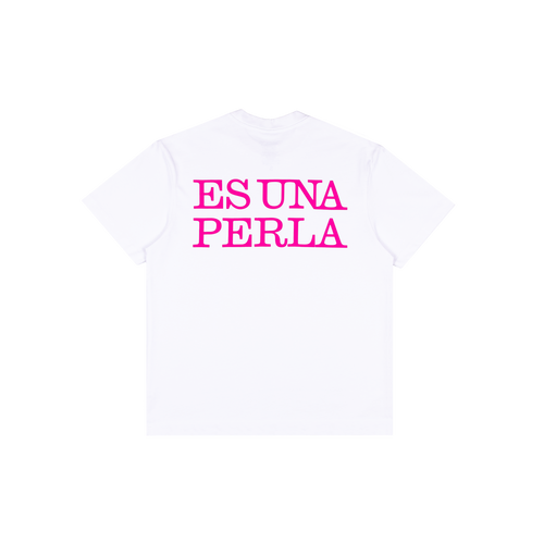 Close-up view of the back of a white short-sleeve T-shirt featuring bright pink uppercase text reading “ES UNA PERLA” printed across the back.